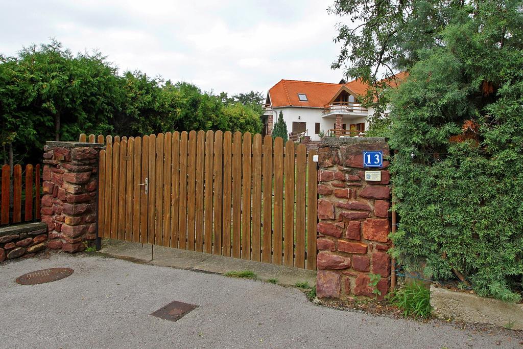 Vöröskő apartmanház Révfülöp Exterior foto