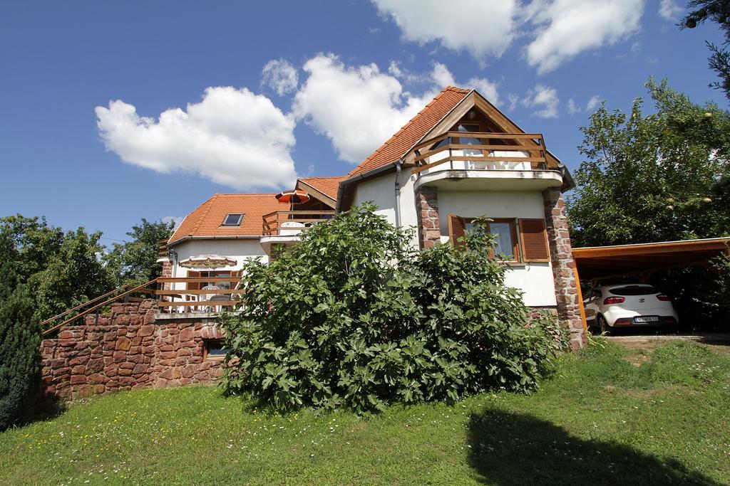 Vöröskő apartmanház Révfülöp Exterior foto