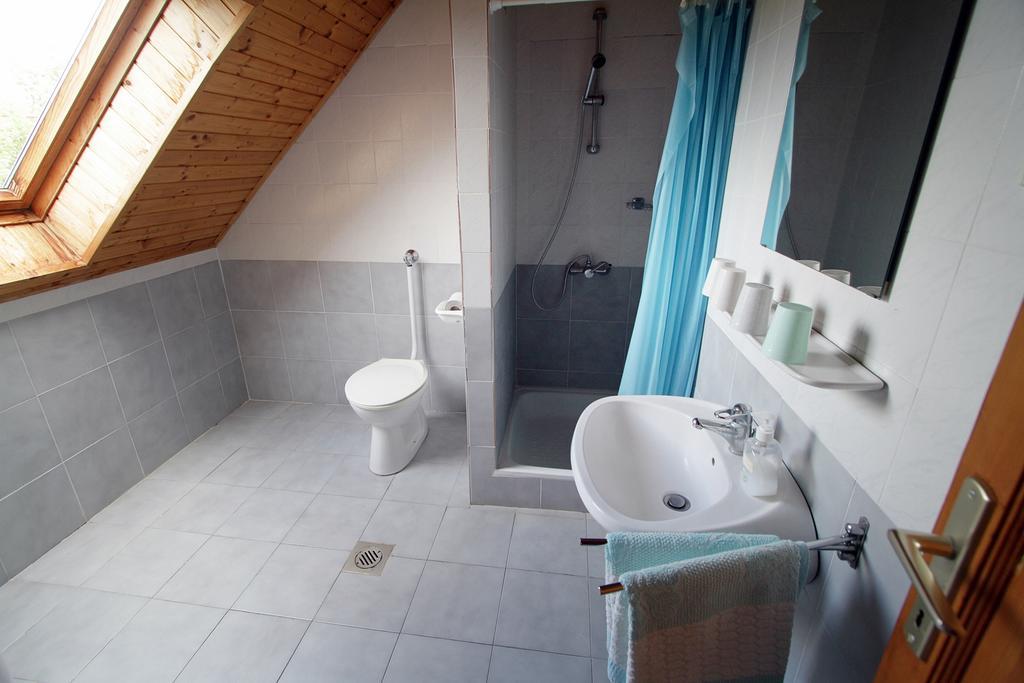 Vöröskő apartmanház Révfülöp Habitación foto