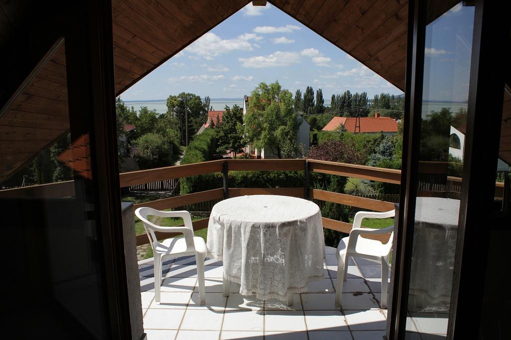 Vöröskő apartmanház Révfülöp Exterior foto